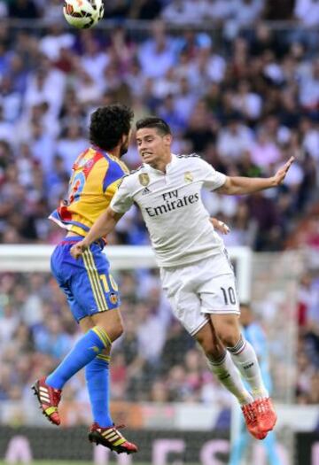 James, peligroso en la pelota quieta y mostró sacrificio