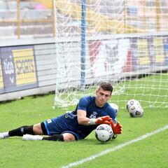 Tomás Romero debuta con la selección de El Salvador ante Granada