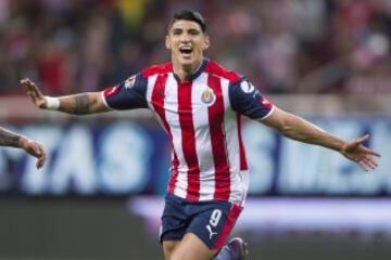 Con la llegada de Pizarro, el ataque se limitará a un solo centro delantero y parece que Alan Pulido tiene mano sobre Ángel Zaldívar. Anotó en cuatro ocasiones en el Apertura 2016 en ocho encuentros disputados.