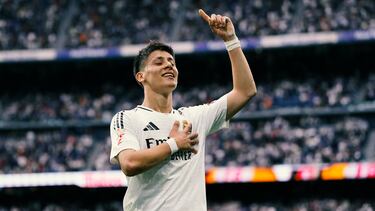 Su falta de minutos con el club blanco esta temporada es uno de los mayores alicientes del joven turco para dejar el Bernabéu. Xabi Alonso, nuevo entrenador del Real Madrid, le quiere retener en el club blanco pero grandes de Europa estarán muy atentos a su situación.