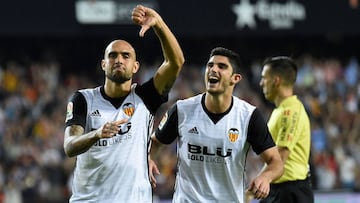 Valencia&#039;s Italian forward Simone Zaza (L) celebrates with Valencia&#039;s Portuguese midfielder Manuel Guedes after scoring a goal during the Spanish league football match Valencia CF vs Sevilla FC at the Mestalla stadium in Valencia on October 21, 