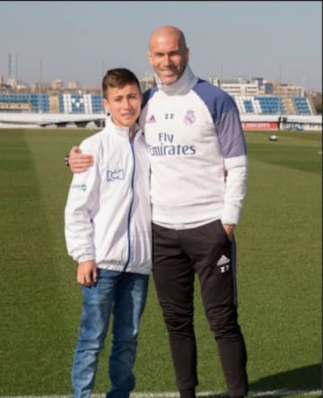 Johan Alexis Ramírez 'Ángel' de Chapecoense y los jugadores del Real Madrid.