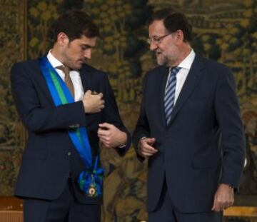 Iker Casillas recibe la medalla al Mérito Deportivo