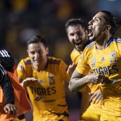 La dura misión de Tigres por un defensa central