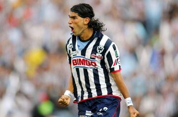 Estas son las 29 camisetas que ha vestido el 'Loco' Abreu