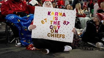 The Kansas City Chiefs tight end has become a staple at Taylor Swift’s concerts in her tour of Asia and Oceania and the fans are showing him all the love,