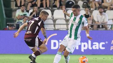 Carlos Isaac, frente a Juanma en el último partido