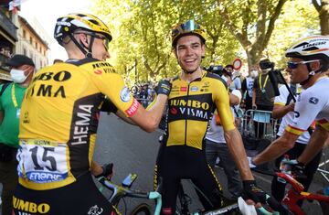 Wout Van Aert del Jumbo Visma se volvió a quedar con la victoria después de una etapa marcada por los abanicos que afectaron a varios que estaban en el Top 10 de la clasificación general. Egan es el mejor colombiano a 13 segundos del líder Adam Yates del 