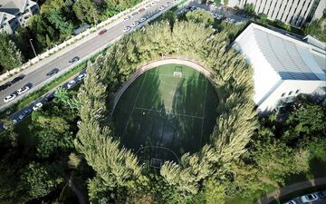 26. Vista aérea de un campo de fútbol en Shenyang en la provincia nororiental de Liaoning de China.