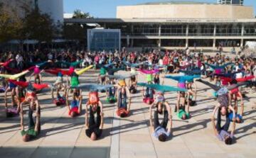 Acroyoga en las calles de Tel Aviv