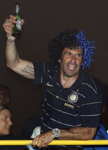 Figo celebra el Scudetto de 2009. Su último título como jugador.