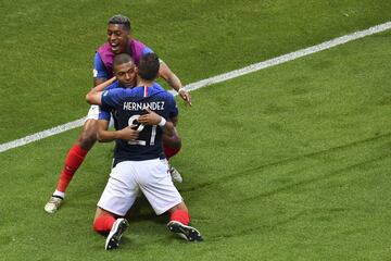 Los jugadores celebran el 3-2.