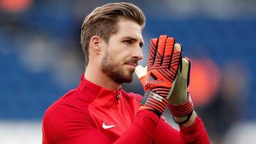 El portero Trapp, del PSG, en un calentamiento previo a un partido del equipo franc&eacute;s.