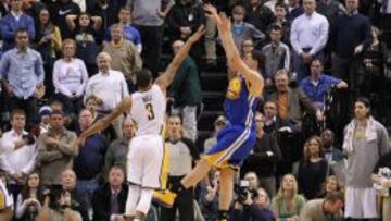 Klay Thompson lanza el tiro ganador que dio la victoria a los Warriors.