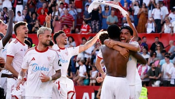 El Sevilla, tras golear al Barcelona.