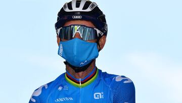 Sisteron (France), 01/09/2020.- Alejandro Valverde Belmonte of Spain and Movistar Team wears a protective face mask prior to the 4th stage of the Tour de France over 160.5km from Sisteron to Orcieres-Merlette, France, 01 September 2020. (Ciclismo, Francia