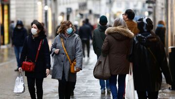 People wearing protective face masks walk on a street, amid the coronavirus disease (COVID-19) outbreak, in Nantes, in France, January 8, 2022. REUTERS/Stephane Mahe