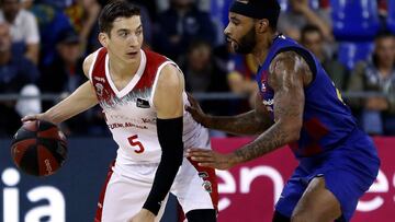 GRAF2172. BARCELONA, 03/11/2019.- El escolta argentino Nicolás Richotti (i), del Montakit Fuenlabrada, intenta superar al estadounidense Malcolm Delaney (d), del FC Barcelona, durante el partido de la Liga ACB jugado hoy domingo en el Palau Blaugrana, en Barcelona. EFE/Andreu Dalmau