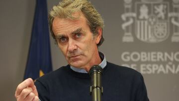 El director del Centro de Coordinación de Alertas y Emergencias Sanitarias (CCAES), Fernando Simón, ofrece una rueda de prensa para informar sobre la evolución de la pandemia de coronavirus, en el Ministerio de Sanidad, Madrid (España), a 3 de diciembre de 2020.
03 DICIEMBRE 2020
EUROPA PRESS/M.FERNÁNDEZ. POOL
03/12/2020