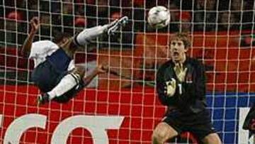 BUEN DEBUT. Se estrenó como internacional en el amistoso
contra Holanda y anotó un espléndido gol.