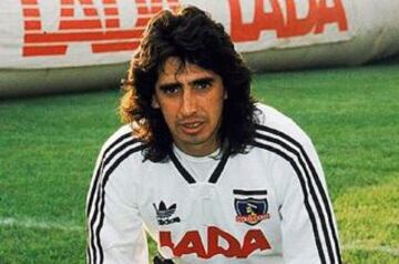 El zaguero campeón de la Libertadores con Colo Colo sumó 15 años consecutivos (1979-1993).