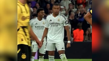 Rodrygo no se aguanta la risa viendo a Mbappé en su primera gran noche en el Bernabéu