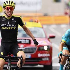 Simon Yates bate a Bilbao en una etapa indigna de los Pirineos