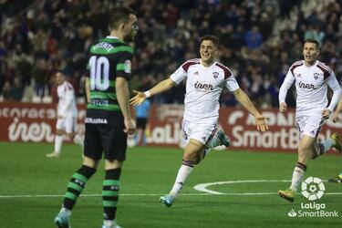 El lateral del Albacete fue providencial en el momento en el que se sumó al ataque. Libre de marca supo aprovechar un balón suelto para conseguir el segundo gol albaceteño. Su acierto vale tres puntos. 
