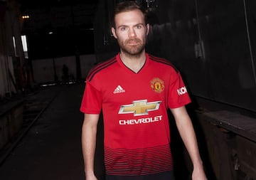 Manchester United unveil new 2018/19 season home kit