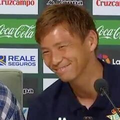 Sí, se atrevió: el "Viva 'er' Betis 'manquepierda'" del japonés Inui