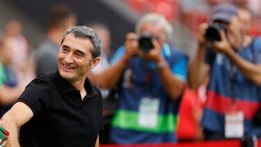 BILBAO, 21/08/2022.-El entrenador del Athletic Club Ernesto Valverde, durante el partido de la jornada 2 de LaLiga Santander contra el Valencia, este domingo en el Estadio de San Mam¨¦s.- EFE/Luis Tejido