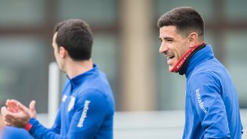 Yuri Berchiche en Lezama.
