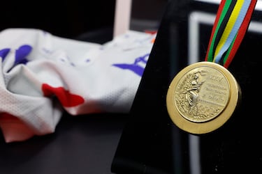 Exposición en el museo de la medalla de oro conseguida por Natalia Zasulskaya en Barcelona 92 con la selección de CEI (Rusia).