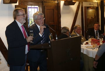 Enrique Cerezo, presidente del Atlético de Madrid, con Quique Gozálo.