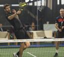 Piqué se divierte jugando al padel con Puyol, Corretja y Costa