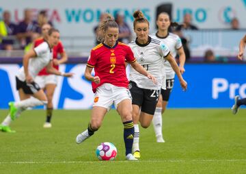 Ona Batlle y Lina Magull.