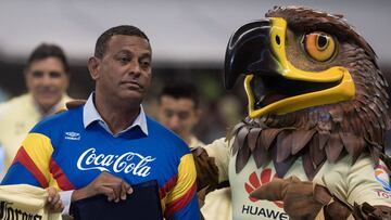 El histórico ex futbolista brasileño y leyenda del América, expresó que el traspaso de Peralta a Chivas no respeta la ideología azulcrema.
