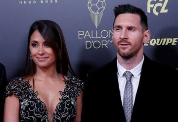 Soccer Football - The Ballon dâOr awards - Theatre du Chatelet, Paris, France - December 2, 2019   Barcelona's Lionel Messi and Antonella Roccuzzo arrive  REUTERS/Christian Hartmann