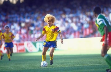 "El Pibe". Eterno 10. El mejor jugador colombiano de la historia, tenía una visión que nadie la repite. Sus pases, su jerarquía, su seguridad, le dieron la eterna capitanía y la voz en la Selección. Pasó por Europa, dejó magia en Francia, España y terminó su carrera en Estados Unidos. Está incluído en los 100 mejores de la FIFA.