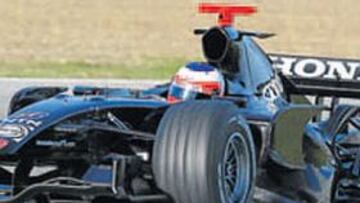 <b>DE NEGRO. </b>Con un monoplaza sin pintar, Barrichello fue el 'menos lento' en Jerez con el Honda.