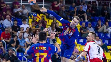 Los contraataques del Barça desarbolan al Puerto Sagunto