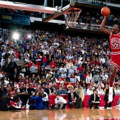 Michael Jordan was surprised in a bar with Chicago Bulls intro