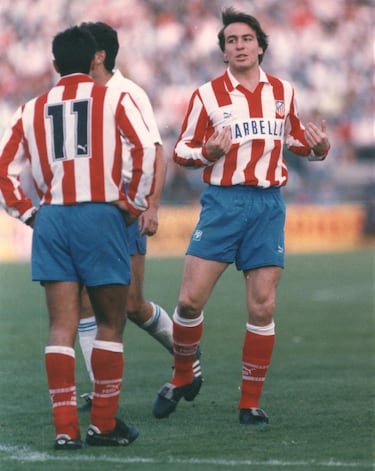 Na temporada de 1991-92, ele defendeu a camisa Atlitico de Madrid.