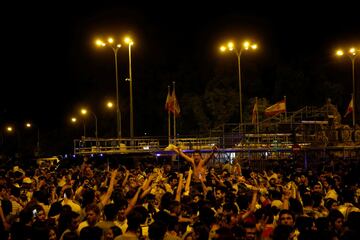  Los aficionados del Real Madrid celebraron título en La Cibeles.