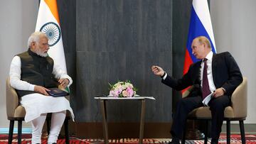 FILE PHOTO: Russian President Vladimir Putin and Indian Prime Minister Narendra Modi attend a meeting on the sidelines of the Shanghai Cooperation Organization (SCO) summit in Samarkand, Uzbekistan September 16, 2022. Sputnik/Alexander Demyanchuk/Pool via REUTERS/File Photo