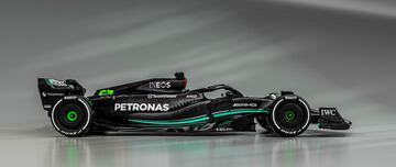 El Mercedes W14 ha sido presentado esta mañana de la mano de Lewis Hamilton y George Russell. El nuevo vehículo busca luchar de nuevo por el título del mundo.