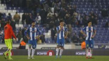 Álvaro, Roco y Álvaro, abatidos durante el Espanyol-Levante del lunes.