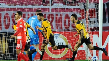 The Strongest's Argentine forward Enrique Triverio (C) celebrates after scoring during the Copa Libertadores group stage first leg football match between The Strongest and River Plate, at the Hernando Siles stadium in La Paz, on April 4, 2023. (Photo by JORGE BERNAL / AFP) (Photo by JORGE BERNAL/AFP via Getty Images)