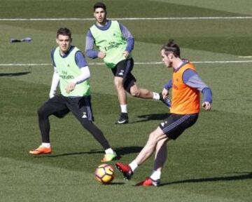 Durante el entrenamiento jugaron un partidillo, y Bale apunta a titular.