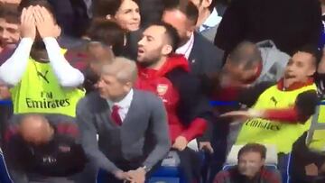 La reacci¨®n de S¨¢nchez con Ospina por el fallo de Lacazette